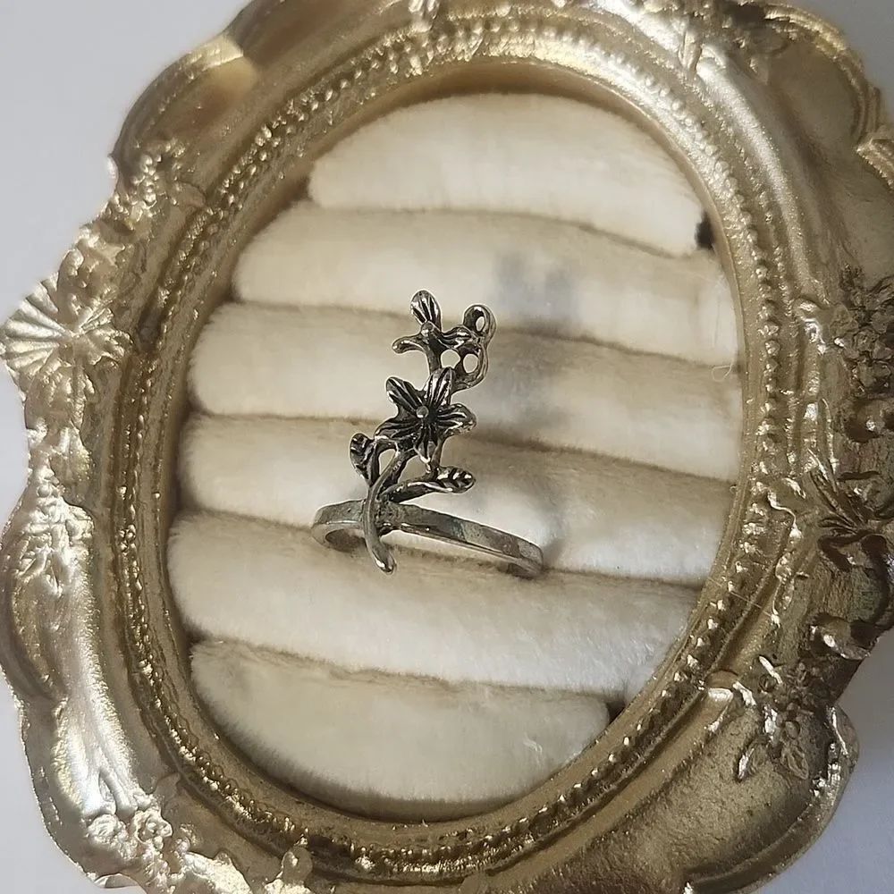Floral Silver Ring Size 7.5